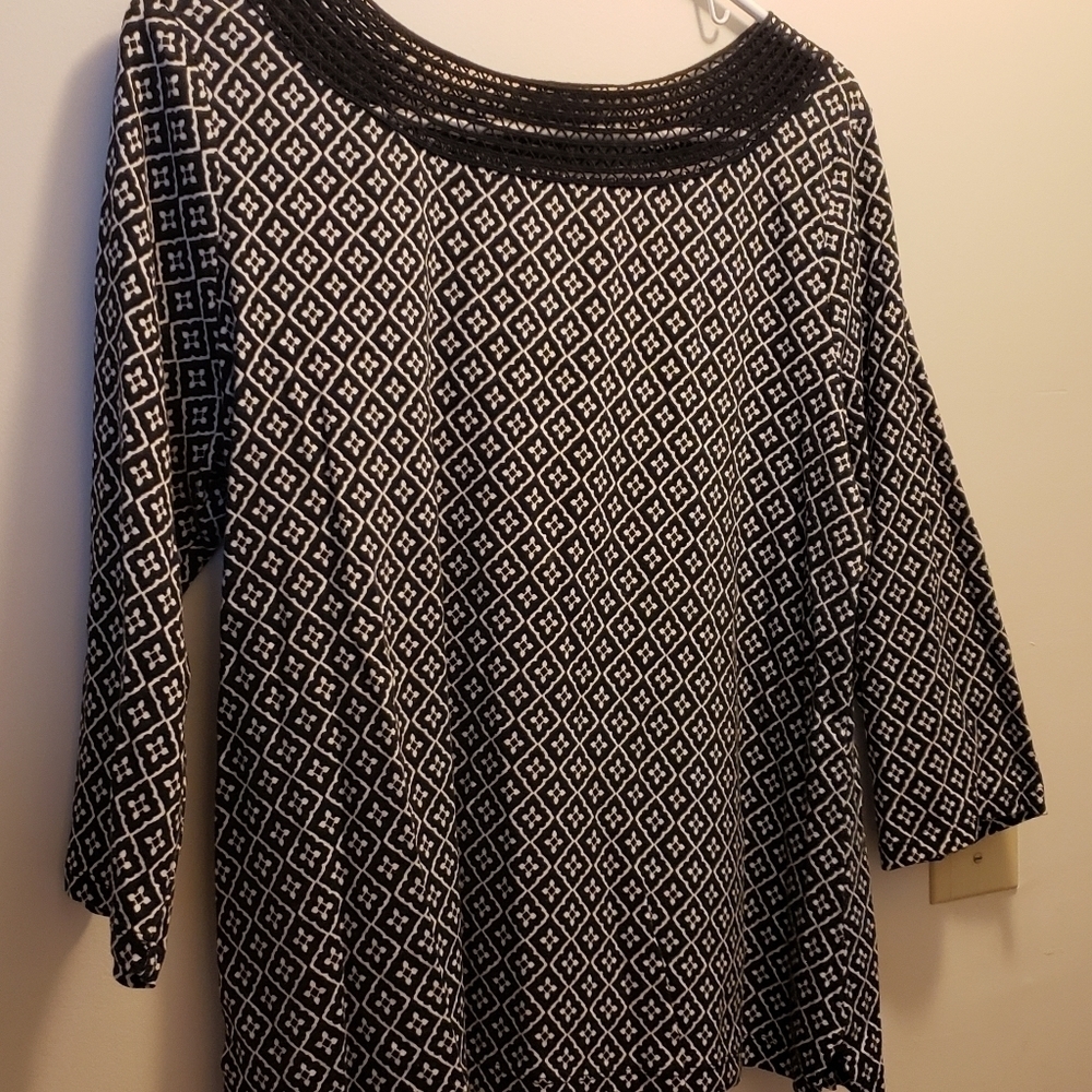 CROFT & BARROW BLACK AND WHITE TOP SIZE XL